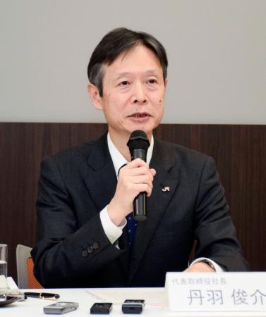 記者会見するＪＲ東海の丹羽俊介社長＝２９日午後、名古屋市