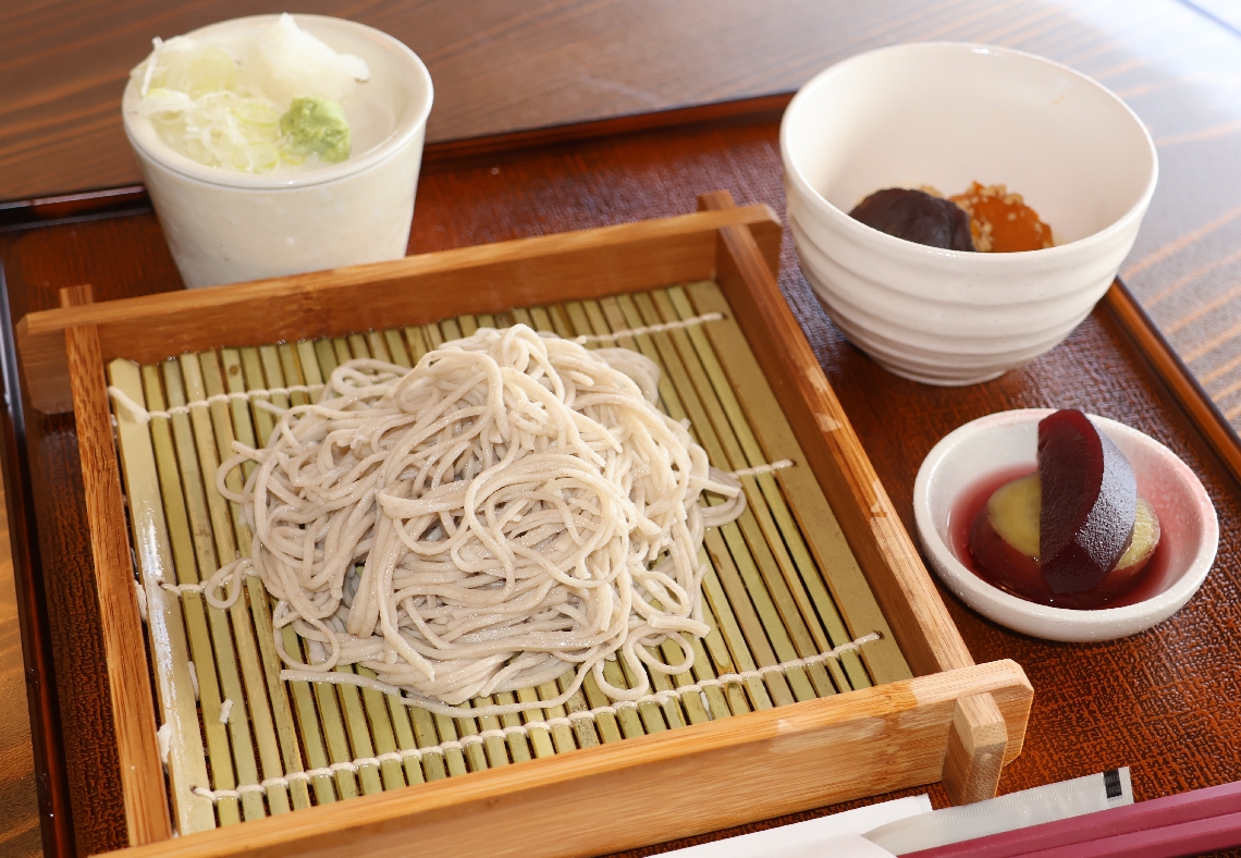 そば粉の割合が異なる２種類のそばなどを楽しめる