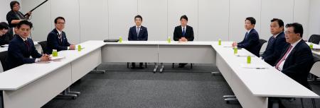 ガソリン税に上乗せされる暫定税率の廃止に関する与野党６党の実務者協議＝３１日午前、国会