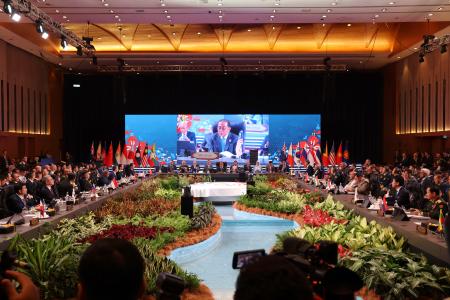 マレーシア・クアラルンプールで開かれたＡＳＥＡＮ拡大国防相会議＝１日（共同）