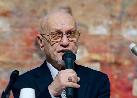 「パグウォッシュ会議」世界大会が閉幕し、記者会見するフセイン・シャハリスタニ会長＝５日午後、広島市