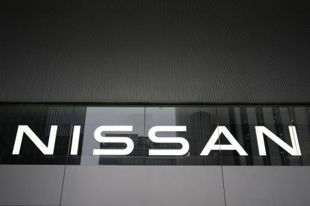 日産自動車グローバル本社にあるロゴ＝横浜市