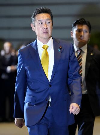 首相官邸に入る黄川田仁志氏＝１０月