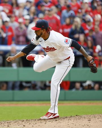 タイガース戦に登板したガーディアンズのエマニュエル・クラセ＝２０２４年１０月、クリーブランド（共同）