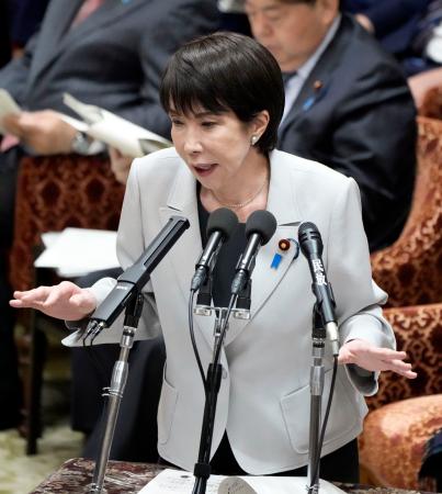 衆院予算委で答弁する高市首相＝１０日午前