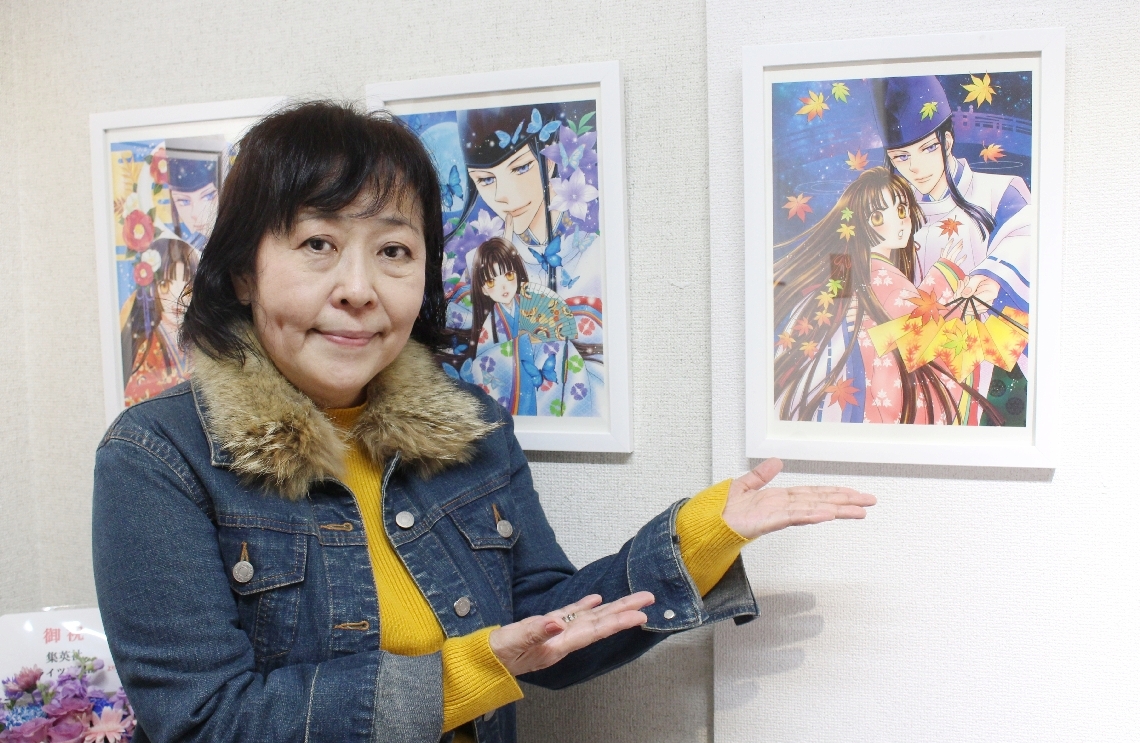 別府市出身で漫画家の松本夏実さん＝松原町のギャラリー嶋屋