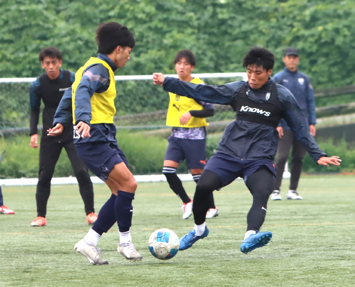 全国地域サッカーチャンピオンズリーグの決勝ラウンドに向けて調整するジェイリースの選手たち＝西部スポーツ交流ひろば