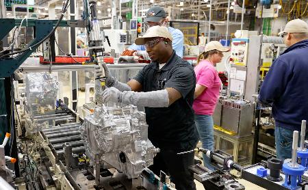 トヨタ自動車の米国内の工場（トヨタ提供、共同）