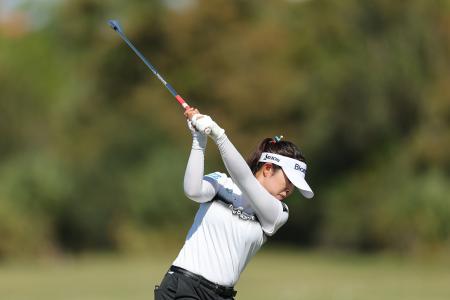 調整する山下美夢有＝１８日、フロリダ州ネープルズ（ゲッティ＝共同）