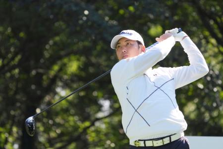 第１日、６アンダーで首位の前田光史朗＝フェニックスＣＣ