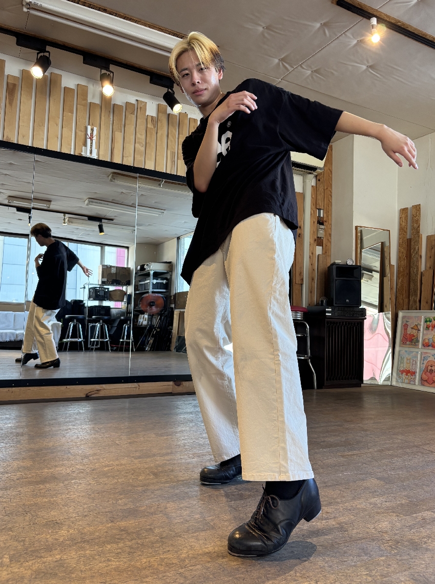 唯一無二のタップダンスを追求する新宮珀さん。コンテストでは髪を金色に染めて出場した