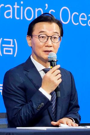 ２１日、外国メディアと懇談会を開いた韓国の田載秀海洋水産相＝ソウル（共同）