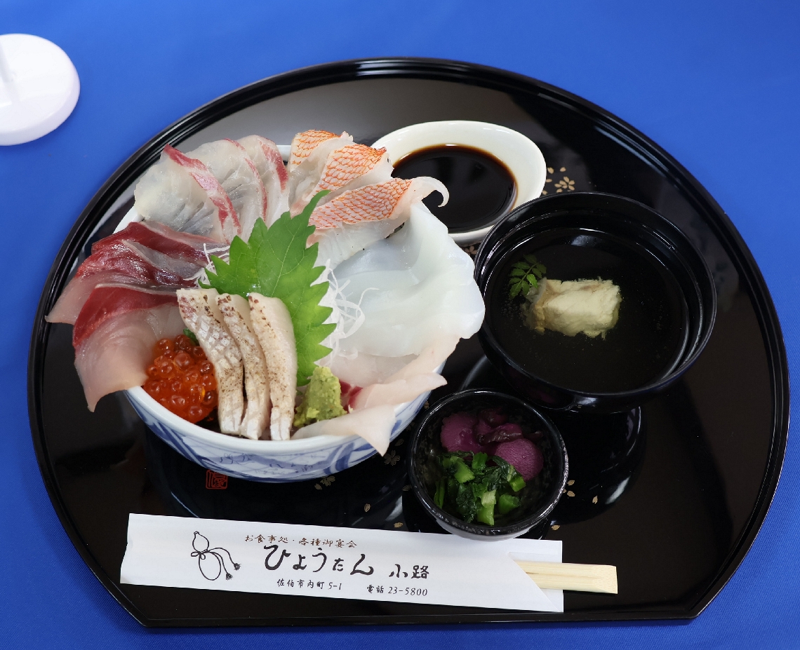 市内２１店が自慢の寒ブリメニューを準備