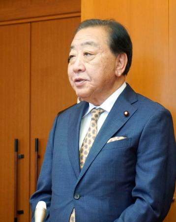 取材に応じる立憲民主党の野田代表＝２３日午後、鳥取県米子市