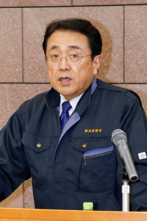 石川県庁で記者会見する赤沢経産相＝２３日午後