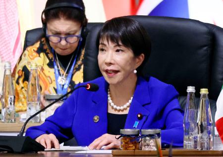 Ｇ２０サミットの２日目の討議で発言する高市首相＝２３日、南アフリカ・ヨハネスブルク（代表撮影・共同）