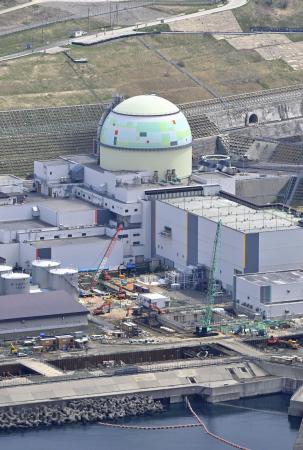 北海道泊村の北海道電力泊原発３号機