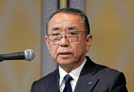 記者会見するアサヒグループホールディングスの勝木敦志社長＝２７日午前、東京都千代田区