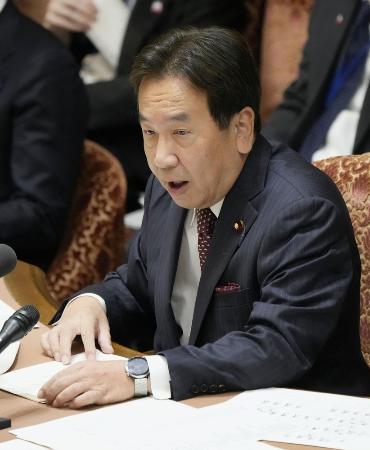 衆院予算委に臨む枝野委員長＝７日