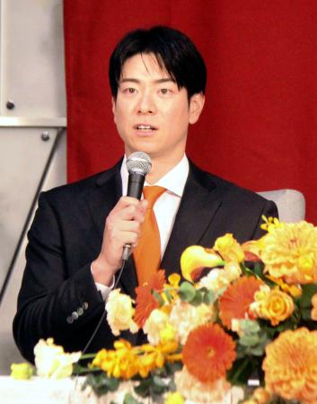 日本ハムから巨人に移籍し記者会見する松本剛＝２７日、東京都内のホテル
