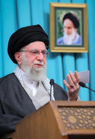 イランの最高指導者ハメネイ師（最高指導者事務所提供、ゲッティ＝共同）