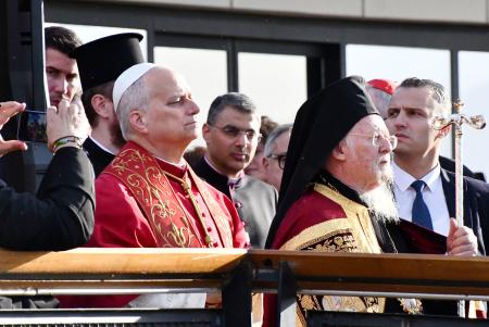 トルコ・イズニクで開かれた式典に出席したローマ教皇レオ１４世（左）ら＝２８日（共同）