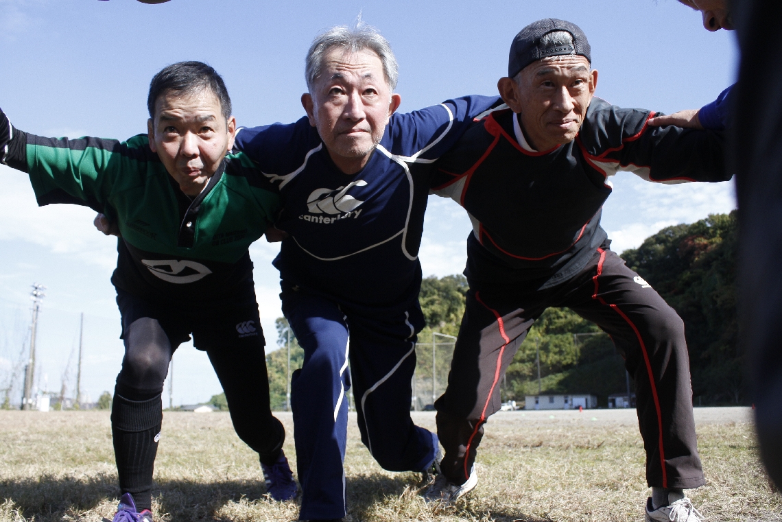 天理ＯＢとの再々戦に向けて意気込む大分舞鶴ＯＢのメンバー