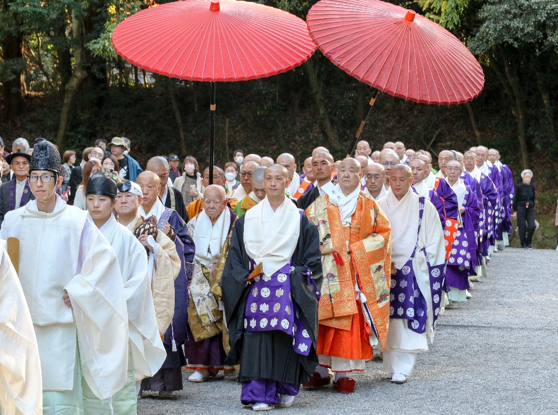 世界平安の祈りをささげた天台宗と真言宗の僧侶ら