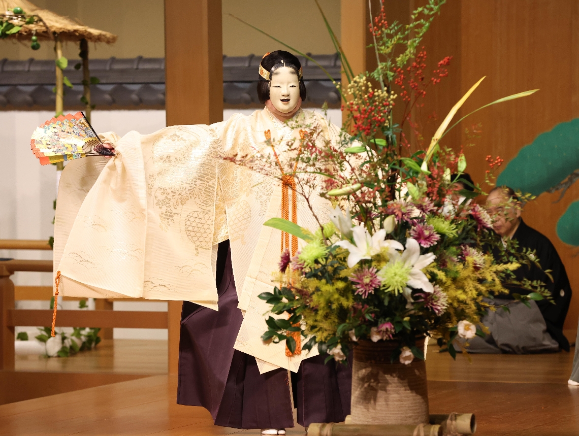 能「半蔀」を演じる馬野正基