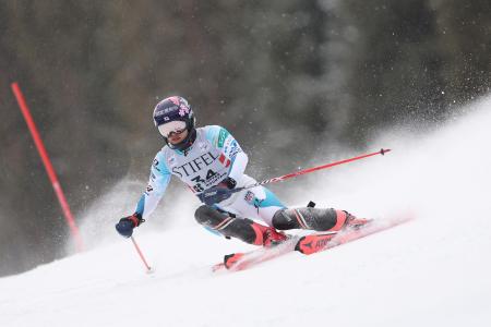 アルペンスキーＷ杯の女子回転に出場した安藤麻＝３０日、コッパーマウンテン（ゲッティ＝共同）