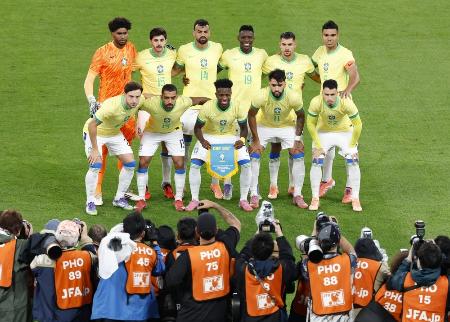 日本戦に臨むブラジル代表イレブン＝１０月、味の素スタジアム