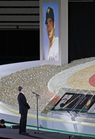 １１月、お別れの会で弔辞を述べる王貞治さん＝東京ドーム