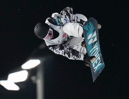 男子ビッグエア決勝　エアを決める木村葵来＝北京（共同）