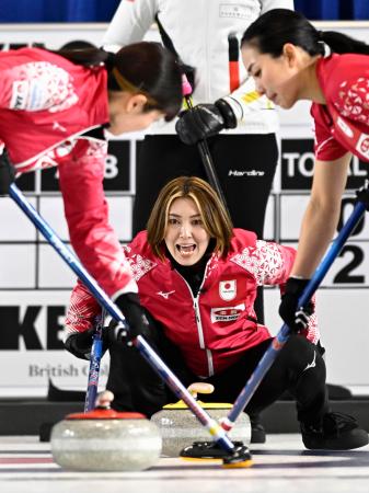 女子１次Ｌ　ドイツ戦の第３エンド、指示を出す吉村＝ケロウナ（共同）