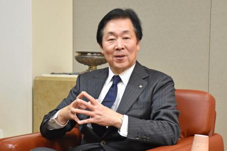 取材に応じる東京ガスの笹山晋一社長＝５日、東京都港区