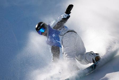 調整する平野流佳＝張家口・密苑（共同）