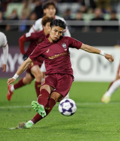 神戸―成都　試合終了間際、同点ＰＫを決める佐々木＝ノエスタ