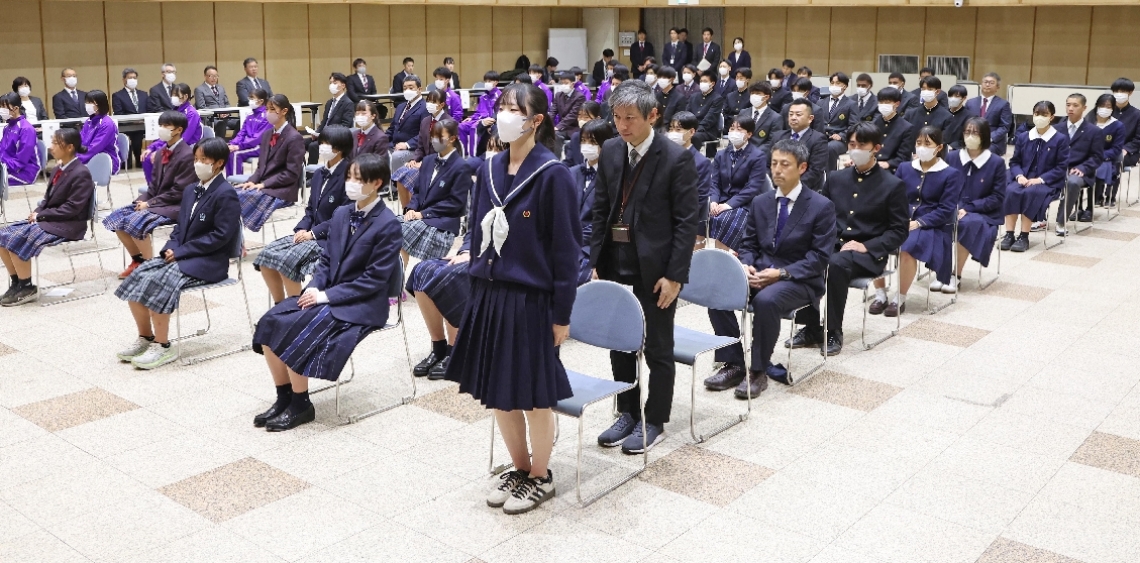 激励壮行会に臨む選手ら