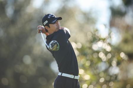 米男子ゴルフの最終予選会第２ラウンド、９番でティーショットを放つ石川遼＝１２日、フロリダ州ポンテベドラビーチ（ゲッティ＝共同）