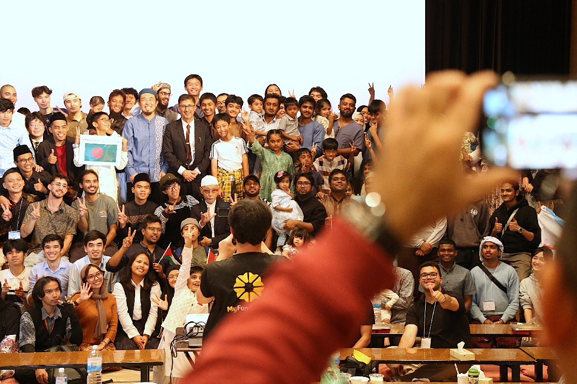 イスラム文化祭りに参加したムスリムら