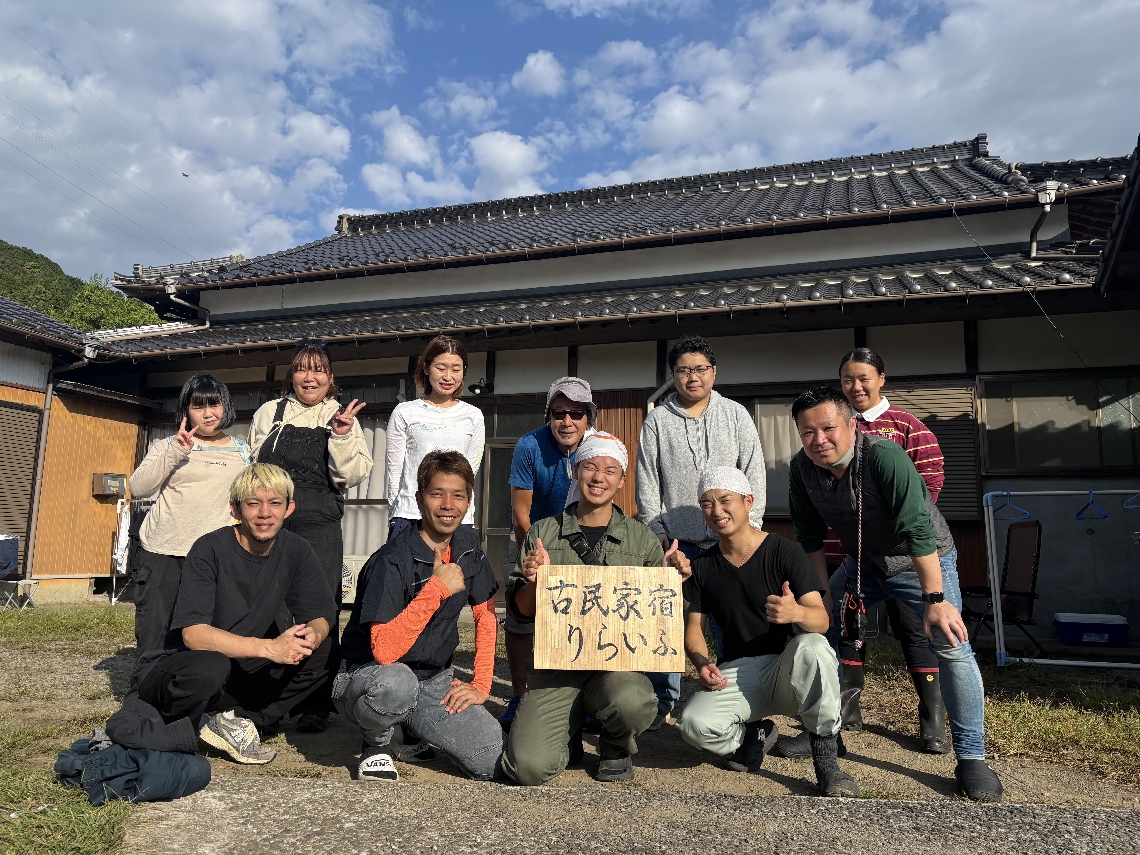 古民家再生事業は仲間とともに進めてきた＝杵築市山香町下