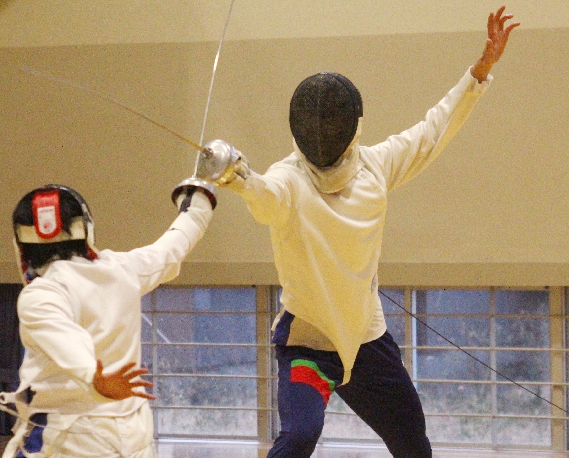 練習に熱が入る田尻依大さん（右）