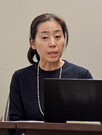 申し立て後に記者会見する代理人の橘高真佐美弁護士＝２３日午前、東京・霞が関の司法記者クラブ