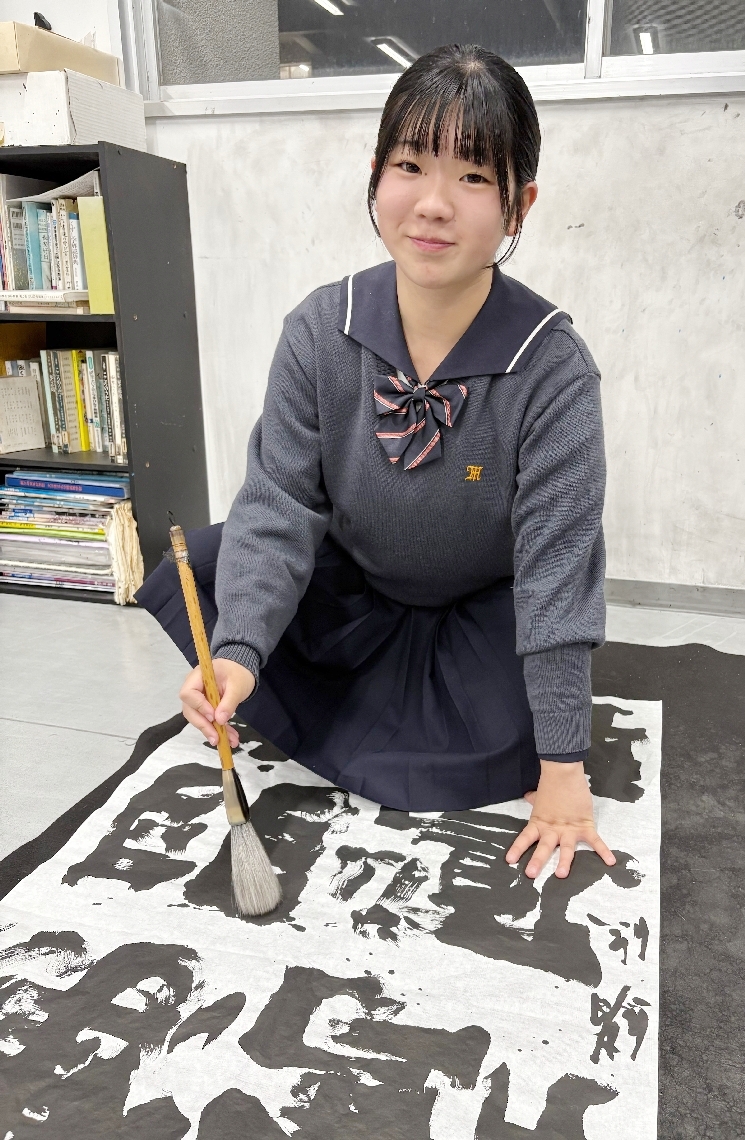臨書の部で文部科学大臣賞を受賞した高柳里緒さん