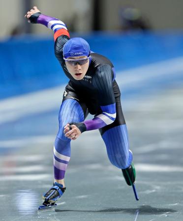 男子５００メートル　３４秒３６で優勝した森重航＝長野市エムウェーブ