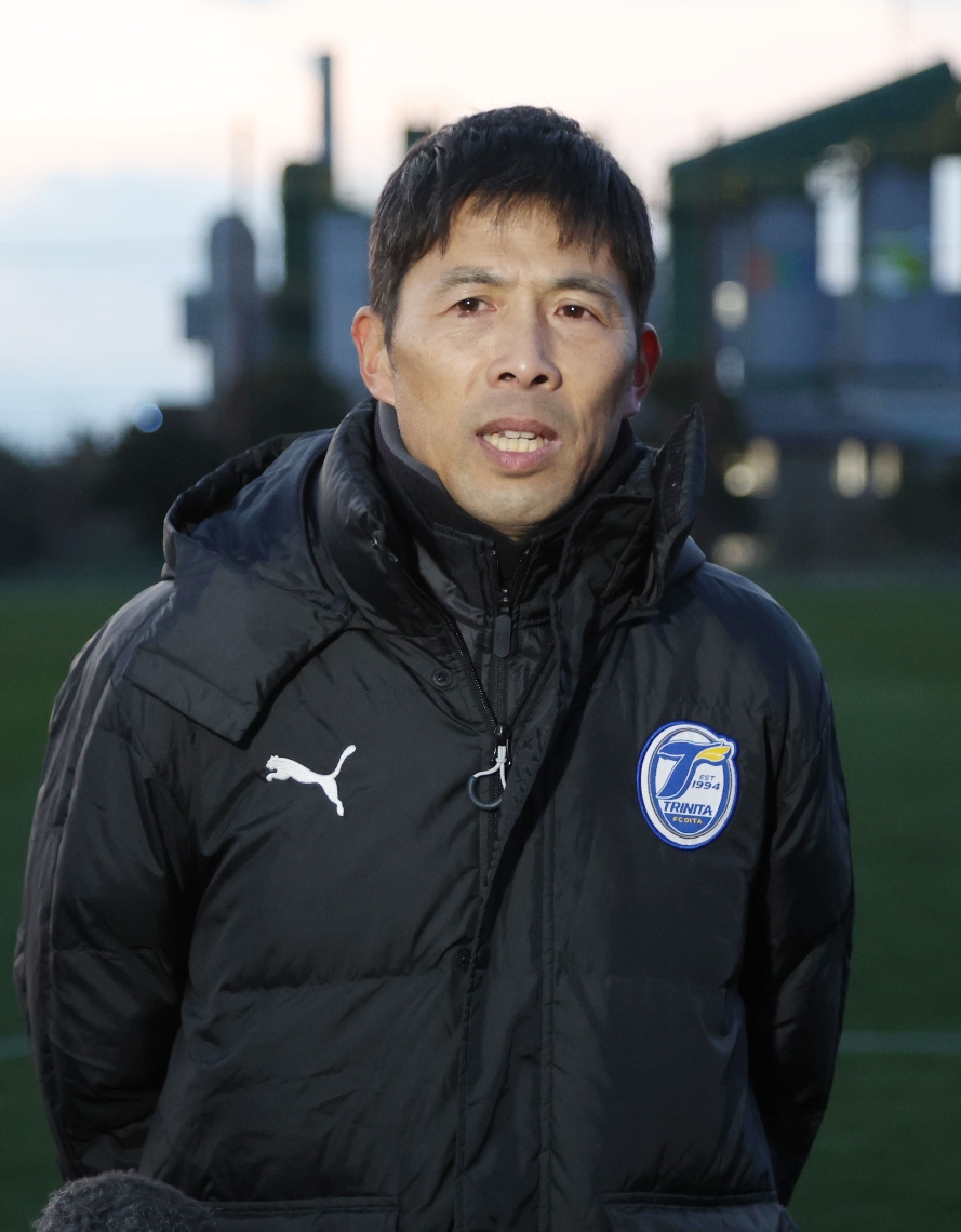 インタビューに答える四方田修平新監督