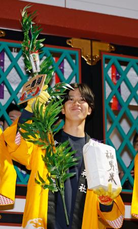 西宮神社の「福男選び」で「一番福」となった豊川哲平さん＝１０日午前、兵庫県西宮市