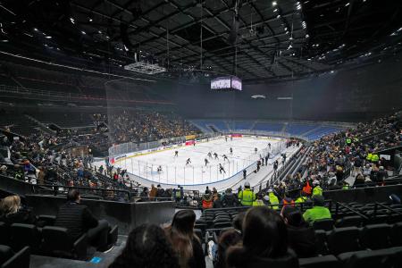 ミラノ・コルティナ冬季五輪で新設されたアイスホッケー会場＝ミラノ（共同）