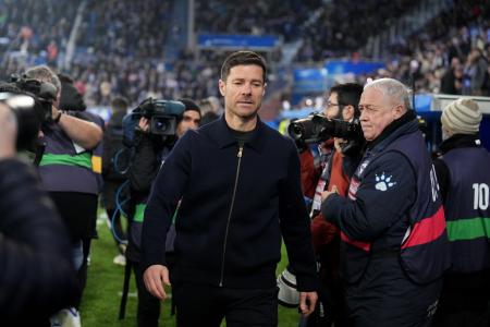 シャビアロンソ氏＝２０２５年１２月、スペイン・ビトリア（ゲッティ＝共同）