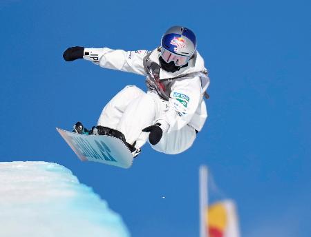 女子予選に臨む清水さら＝ラークス（共同）